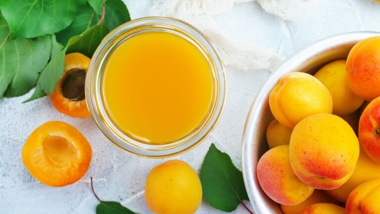 Mor-Sari-Siyah-Neon-Bilim-Kurgu