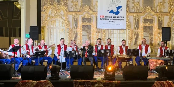 Van Gecesi İzmir’de Yoğun Katılımla Düzenlendi