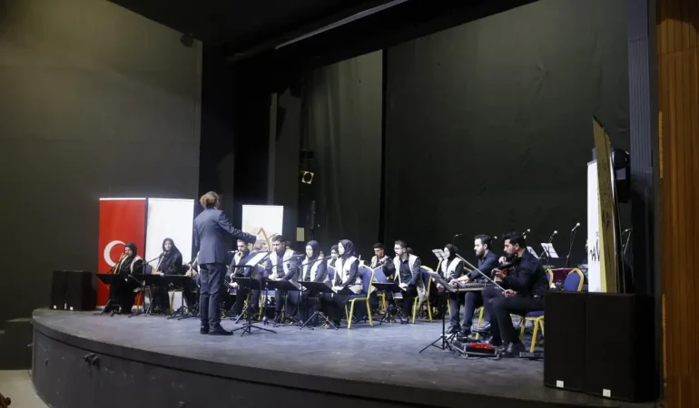 Van’da Tasavvuf Müziği Konserine Yoğun İlgi