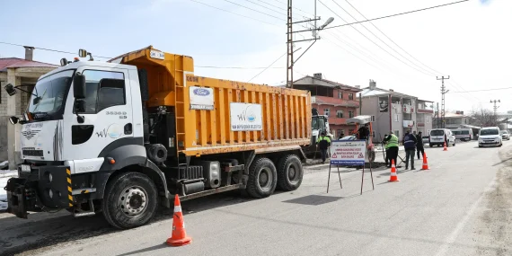 Van’da Kış Sonrası Bozulan Yollar Onarılıyor